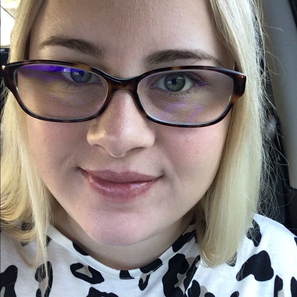 Meet your Posher, Kendra